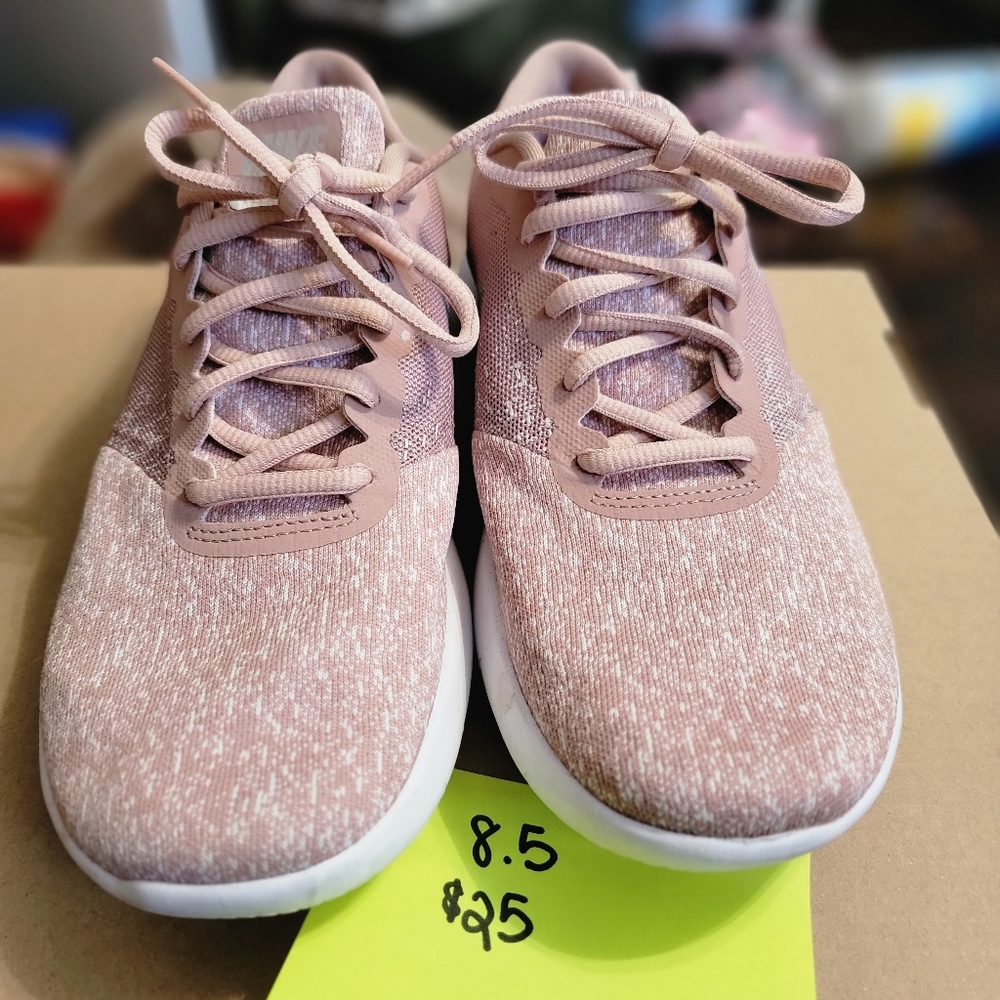 Nike Women's Sneakers in Pink and White